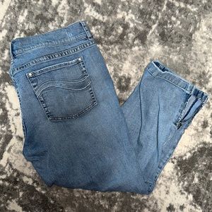 Women’s crop jeans with zipper accent